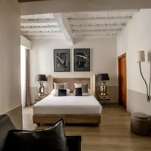 Condotti Palace מלון